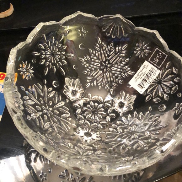 Holiday crystal bowl